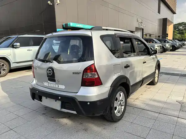 Nissan Livina 2010
