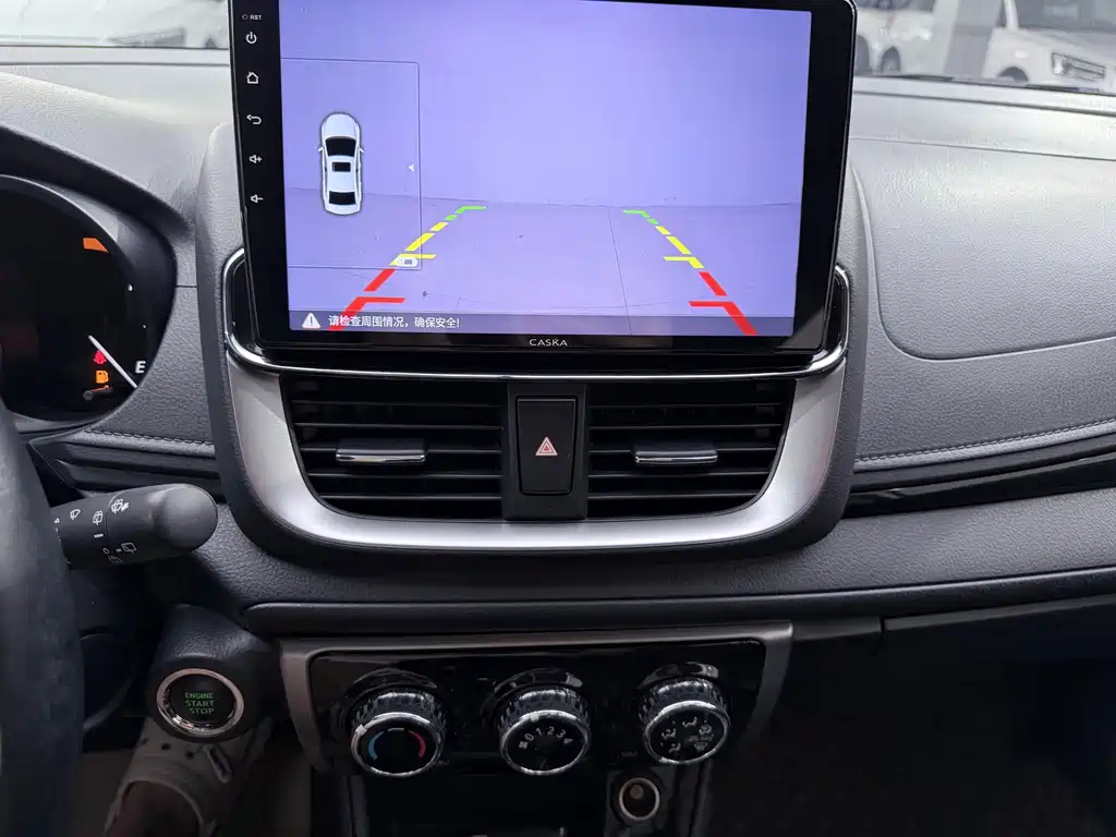Toyota Yaris L 2022 — фото 12