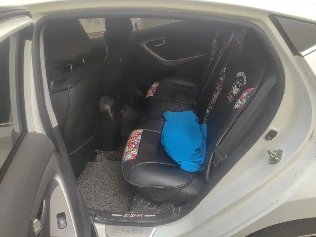 Hyundai Elantra 2016 — фото 13