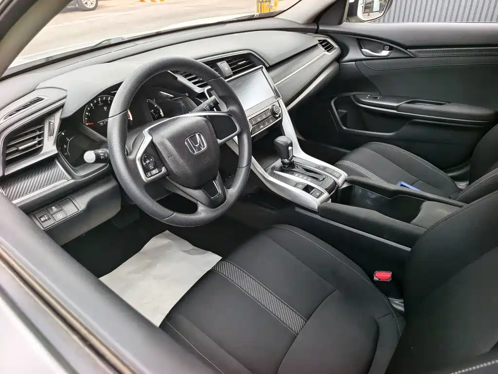 Honda Civic 2018 — фото 11