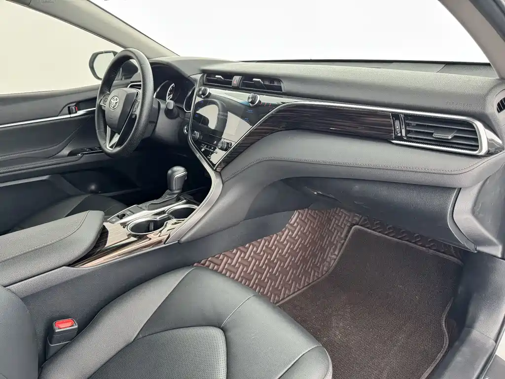 Toyota Camry 2021 — фото 11