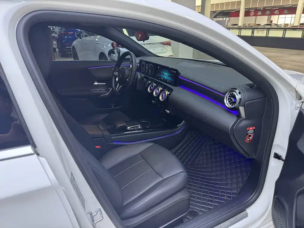 Mercedes-Benz A-Class 2022 — фото 16
