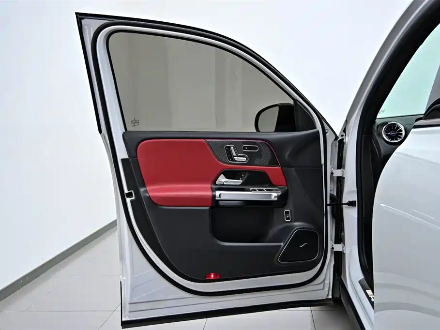 Mercedes-Benz GLB AMG 2023 — фото 16