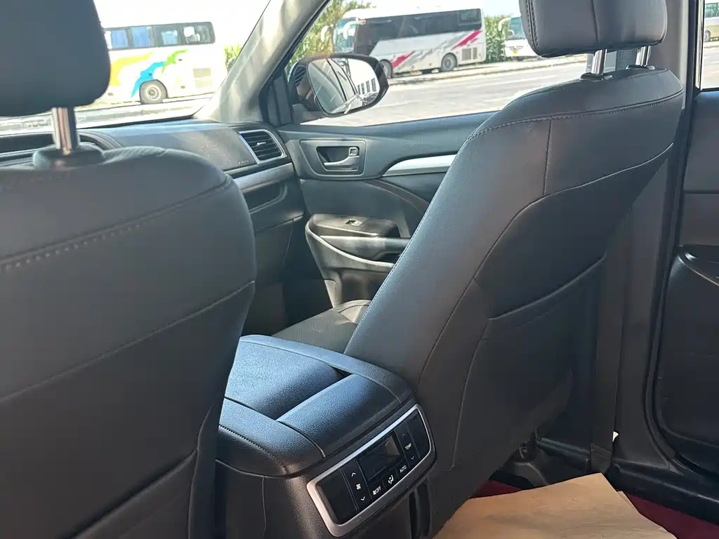 Toyota Highlander 2018 — фото 9