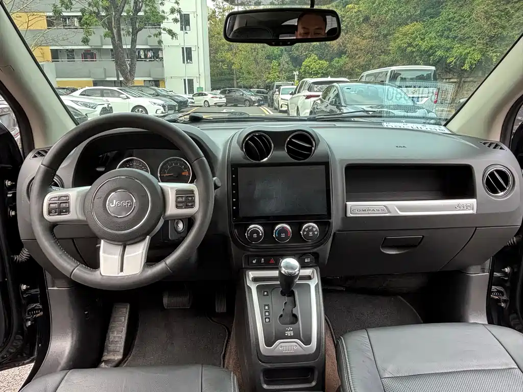 Jeep Compass 2015 — фото 9