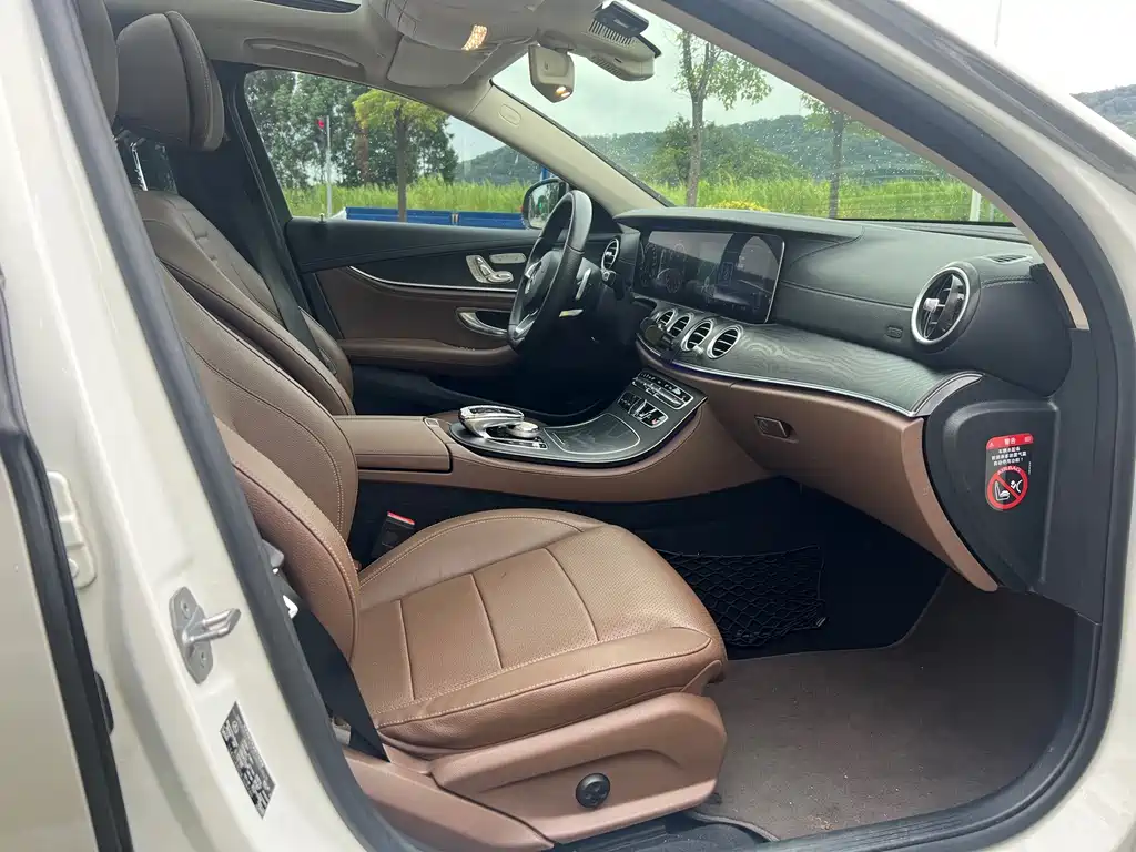 Mercedes-Benz E-Class 2018 — фото 13