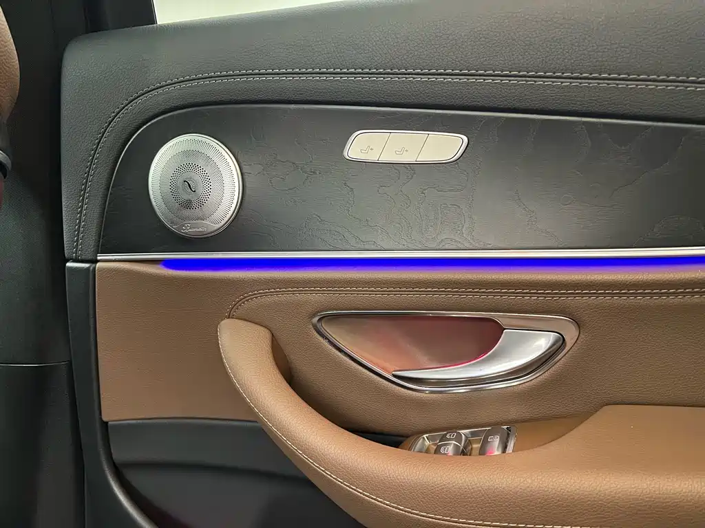 Mercedes-Benz E-Class 2019 — фото 20