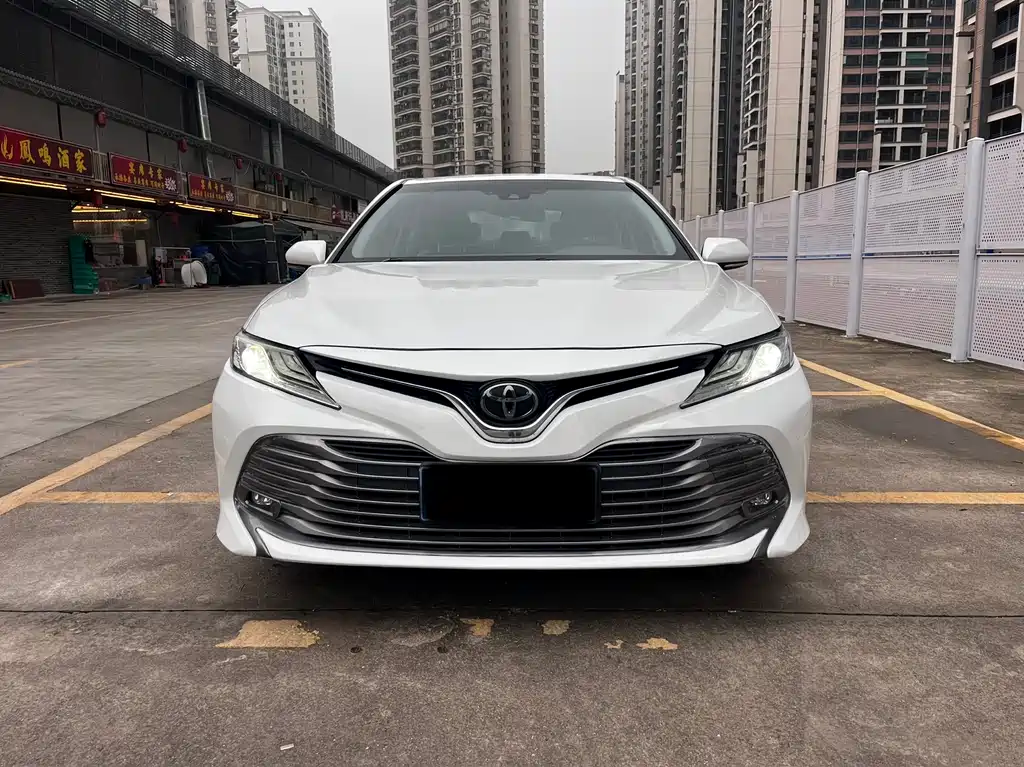 Toyota Camry 2019 — фото 2