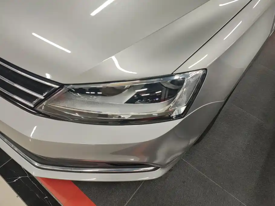 Volkswagen Sagitar 2019