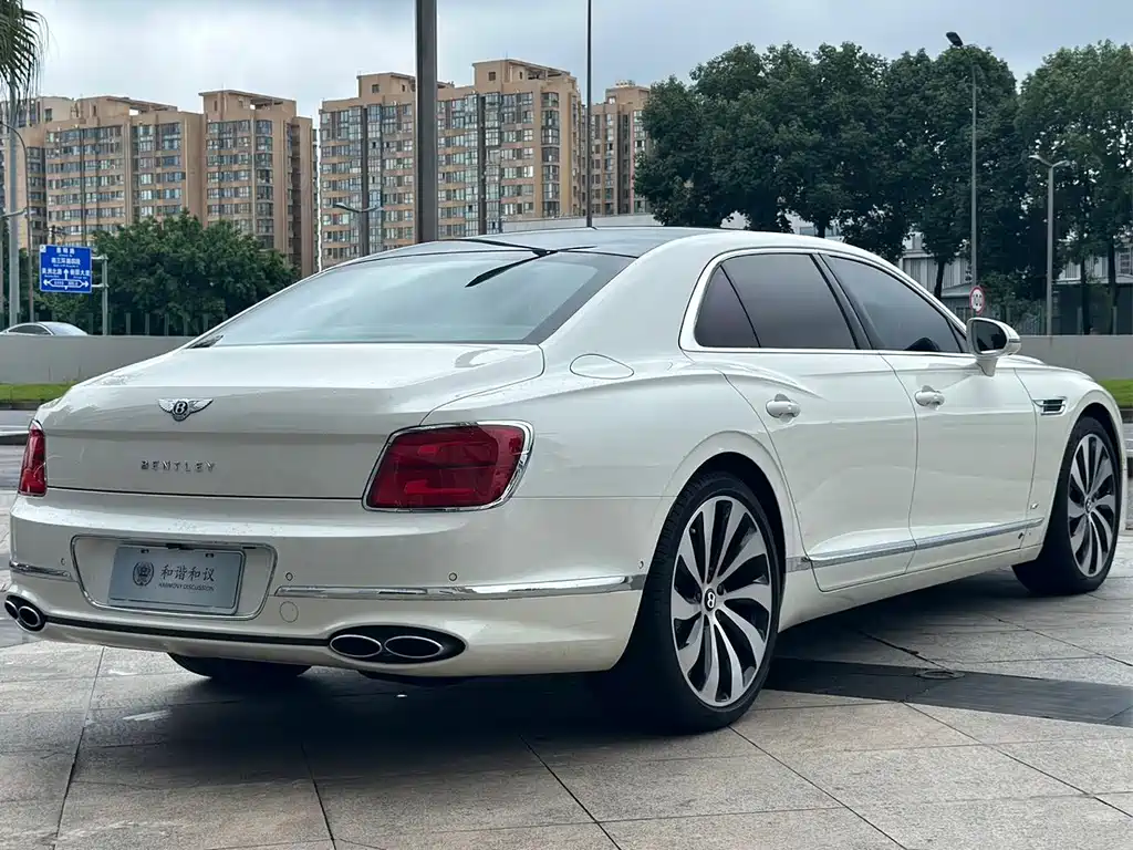 Bentley Flying Spur 2022 — фото 4