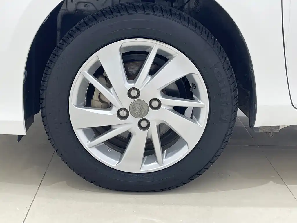 Toyota Yaris L 2018 — фото 9