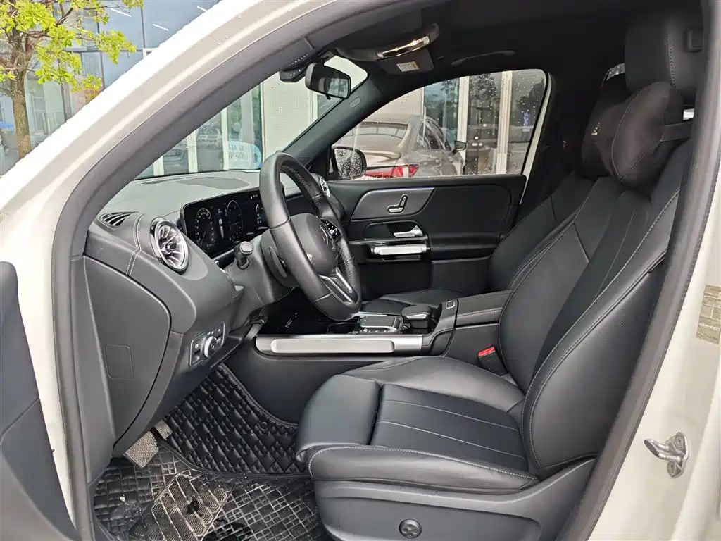 Mercedes-Benz GLB 2023