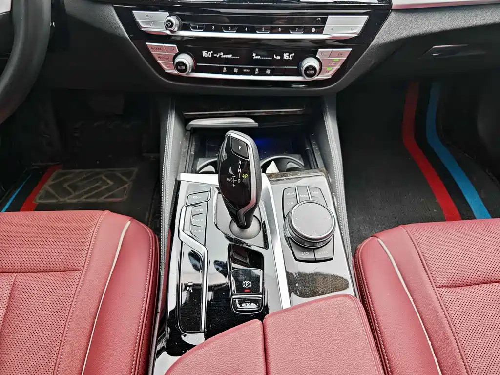 BMW 5 Series 2024 — фото 12