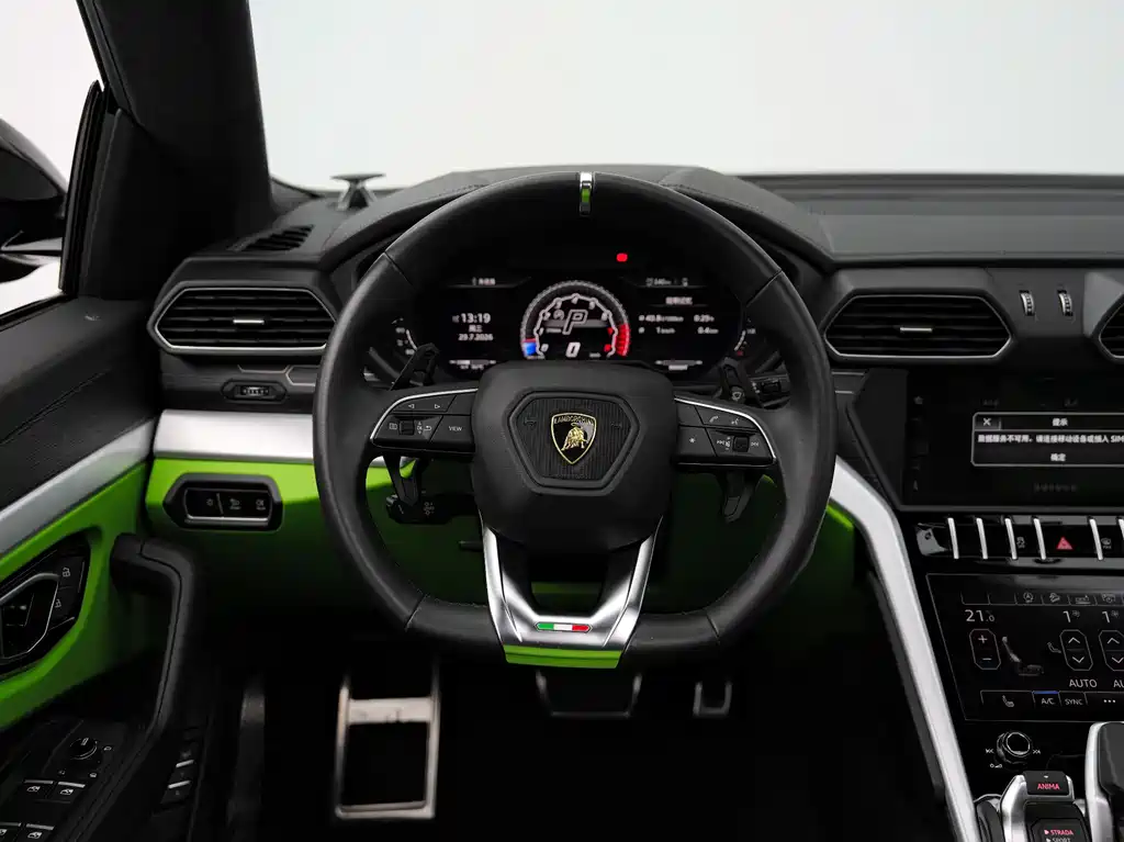 Lamborghini Urus 2019 — фото 26