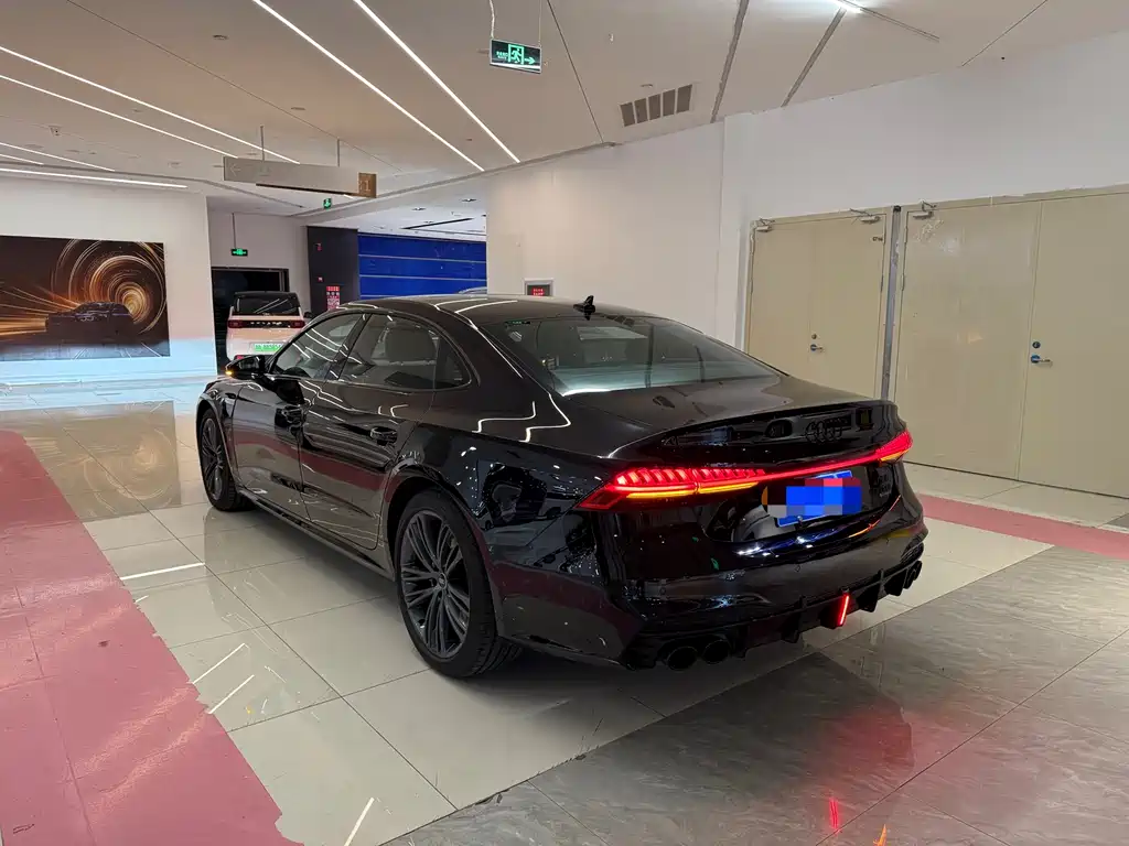 Audi A7L 2023 — фото 19