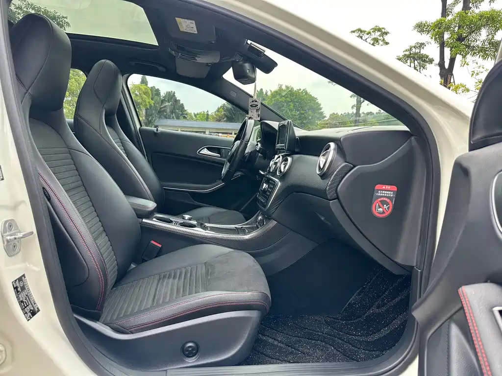 Mercedes-Benz A-Class 2015 — фото 19