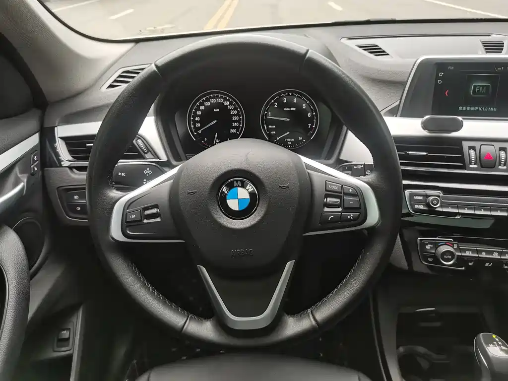 BMW X1 2018 — фото 19