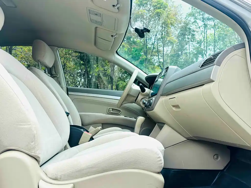 Nissan Sylphy 2015 — фото 12