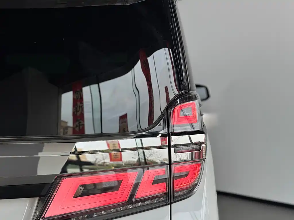 Toyota Vellfire 2021 — фото 24