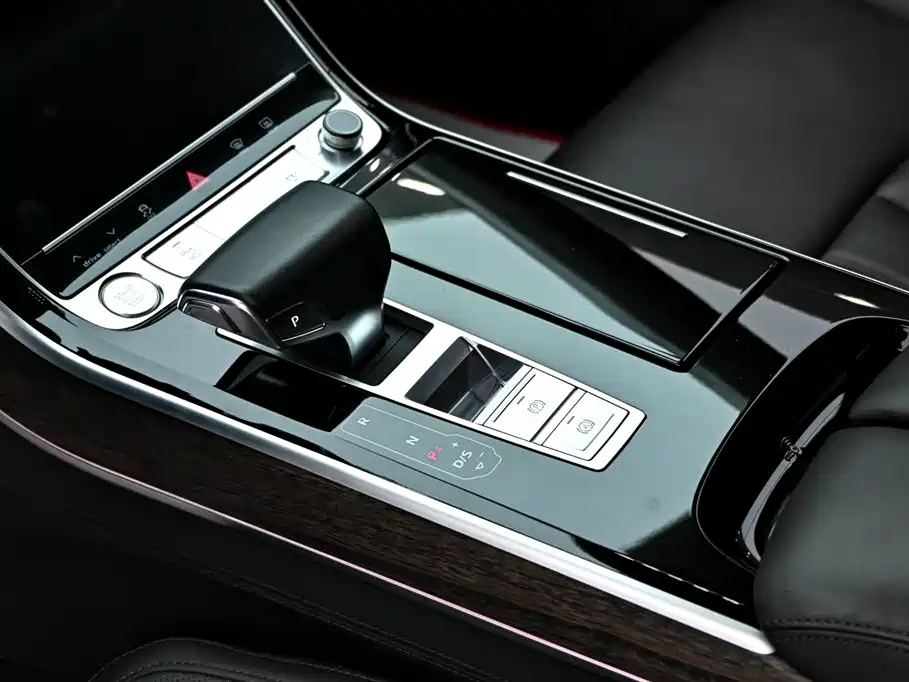 Audi A8 2019 — фото 19