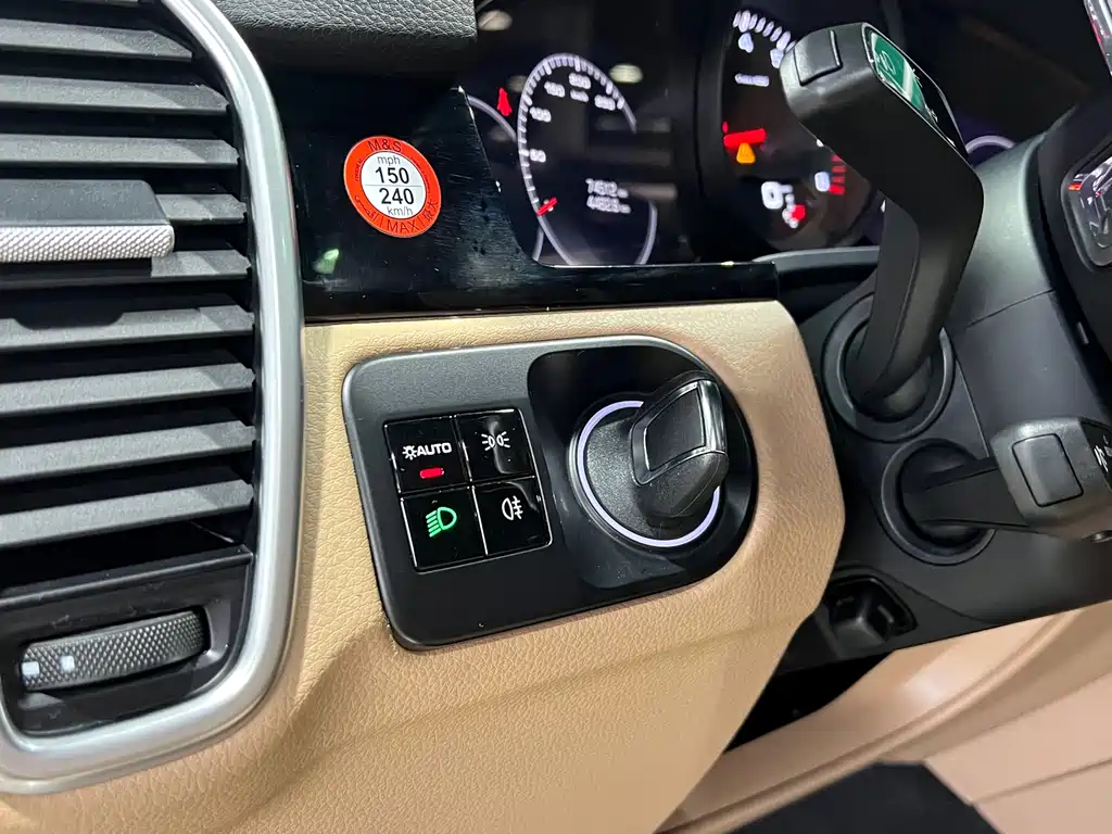 Porsche Cayenne 2020 — фото 19