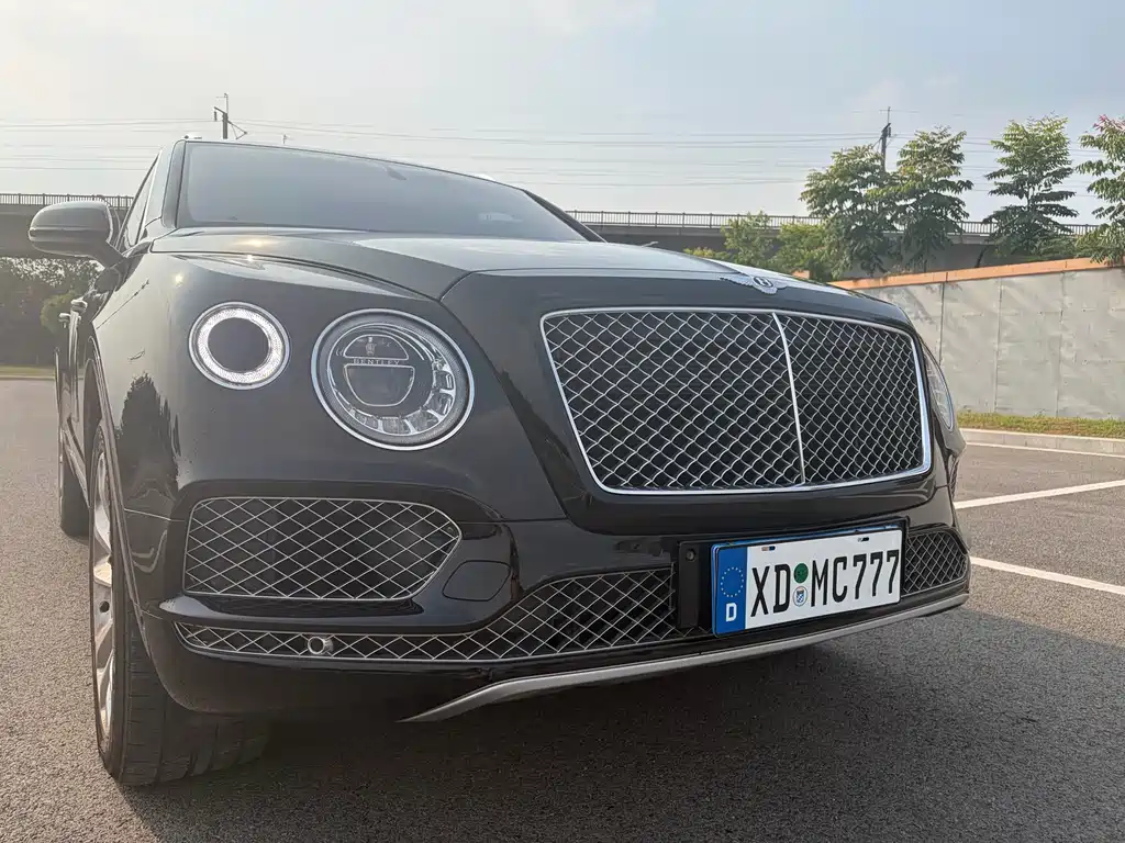Bentley Bentayga 2018 — фото 5