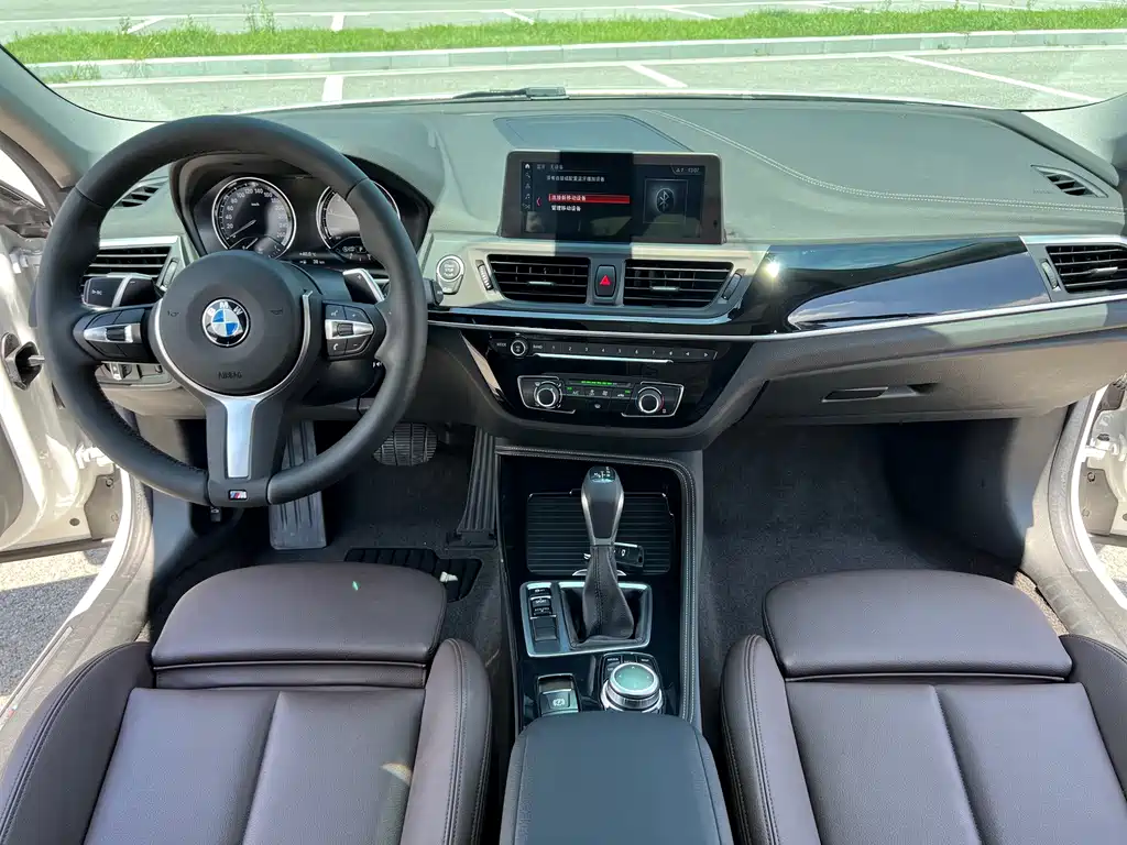 BMW 1 Series 2019 — фото 11