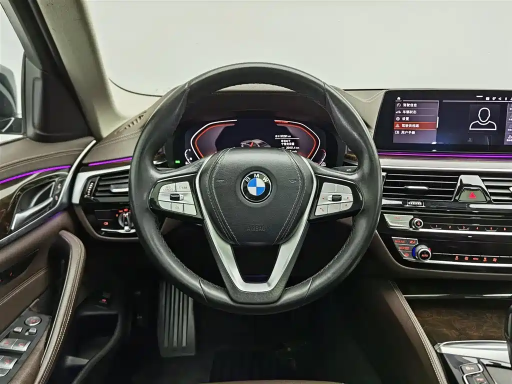 BMW 5 Series 2020 — фото 11