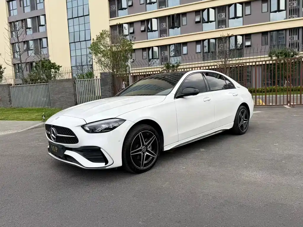 Mercedes-Benz C-Class 2024 — фото 1