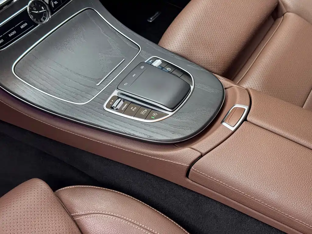 Mercedes-Benz E-Class 2019 — фото 11