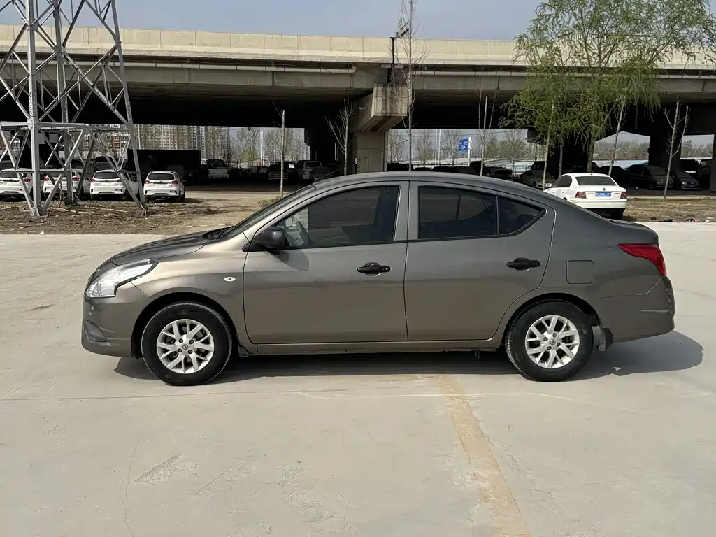 Nissan Sunny 2015 — фото 4