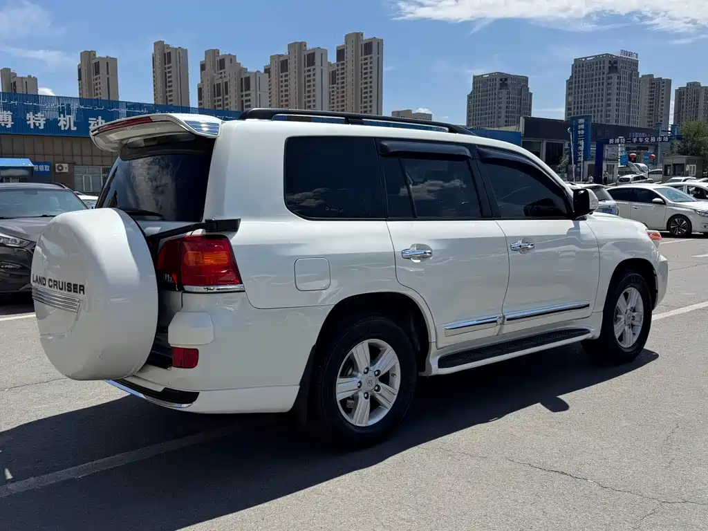 Toyota Land Cruiser 2015 — фото 9