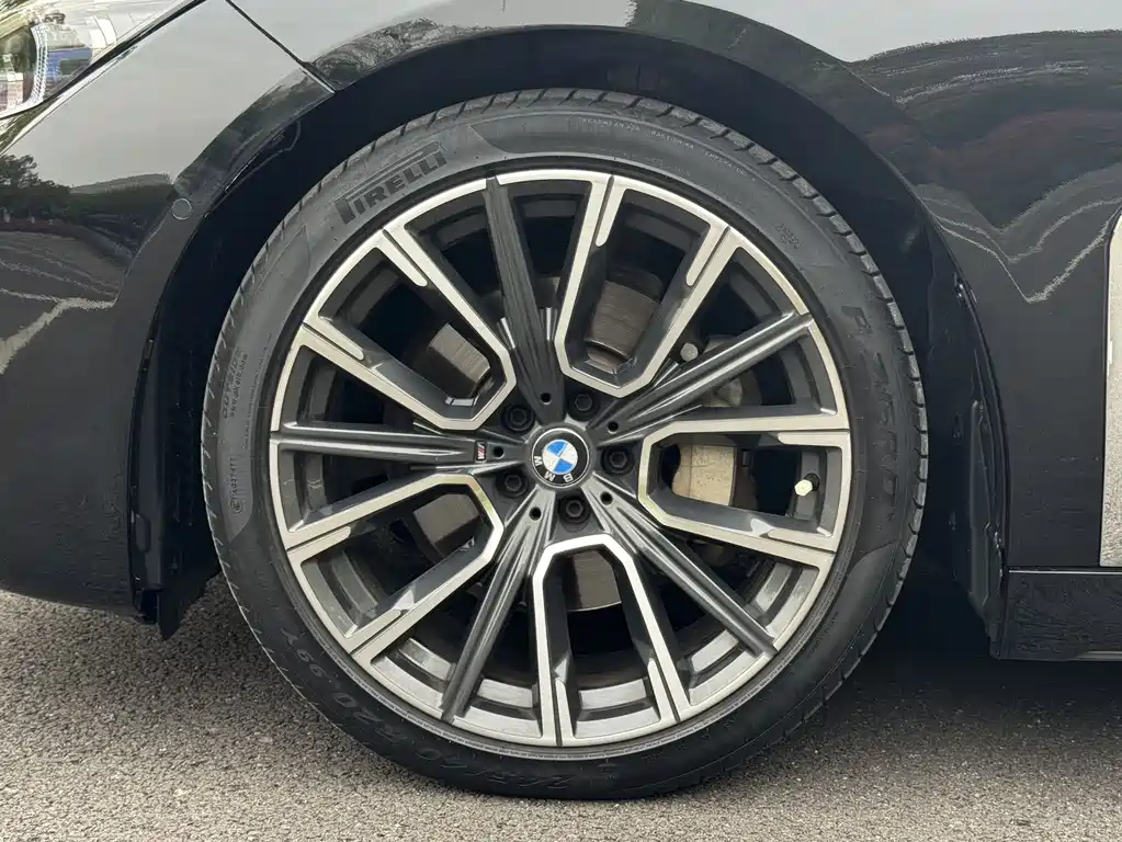 BMW 7 Series 2017 — фото 9