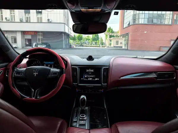 Maserati Levante 2016