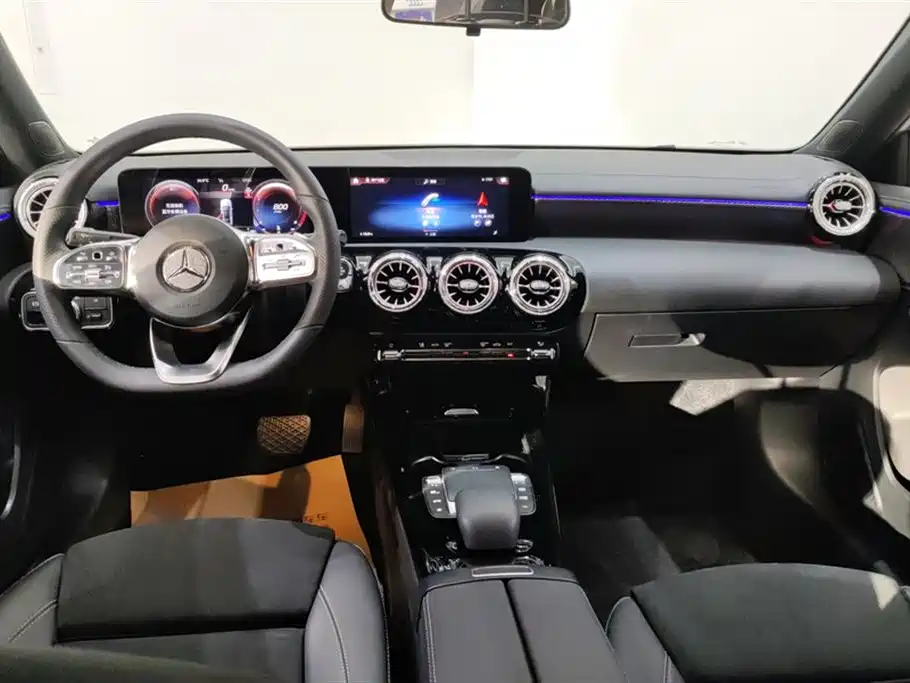 Mercedes-Benz A-Class 2022 — фото 12