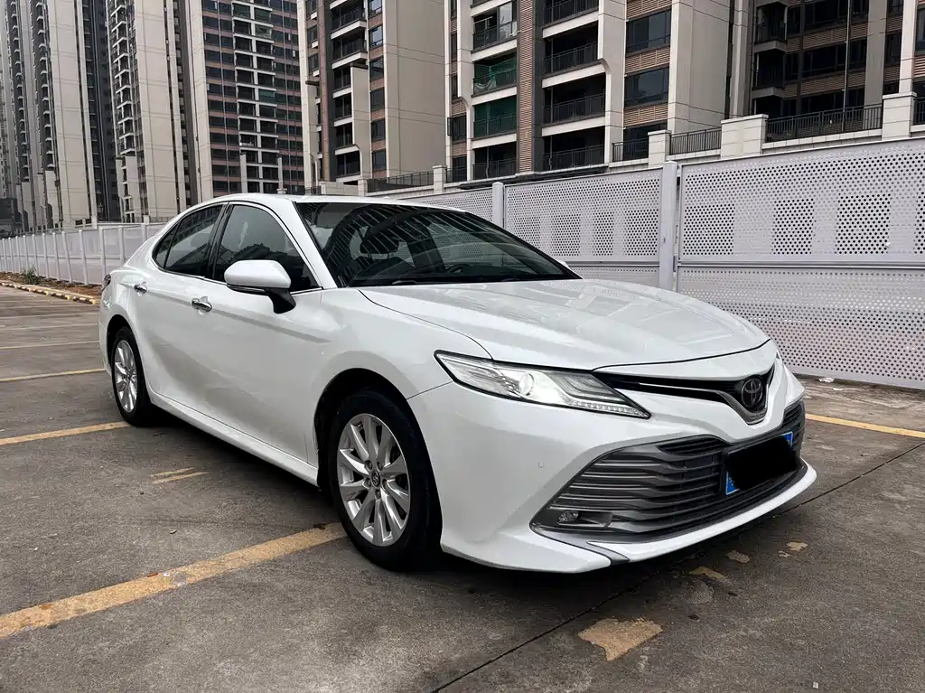 Toyota Camry 2019 — фото 3