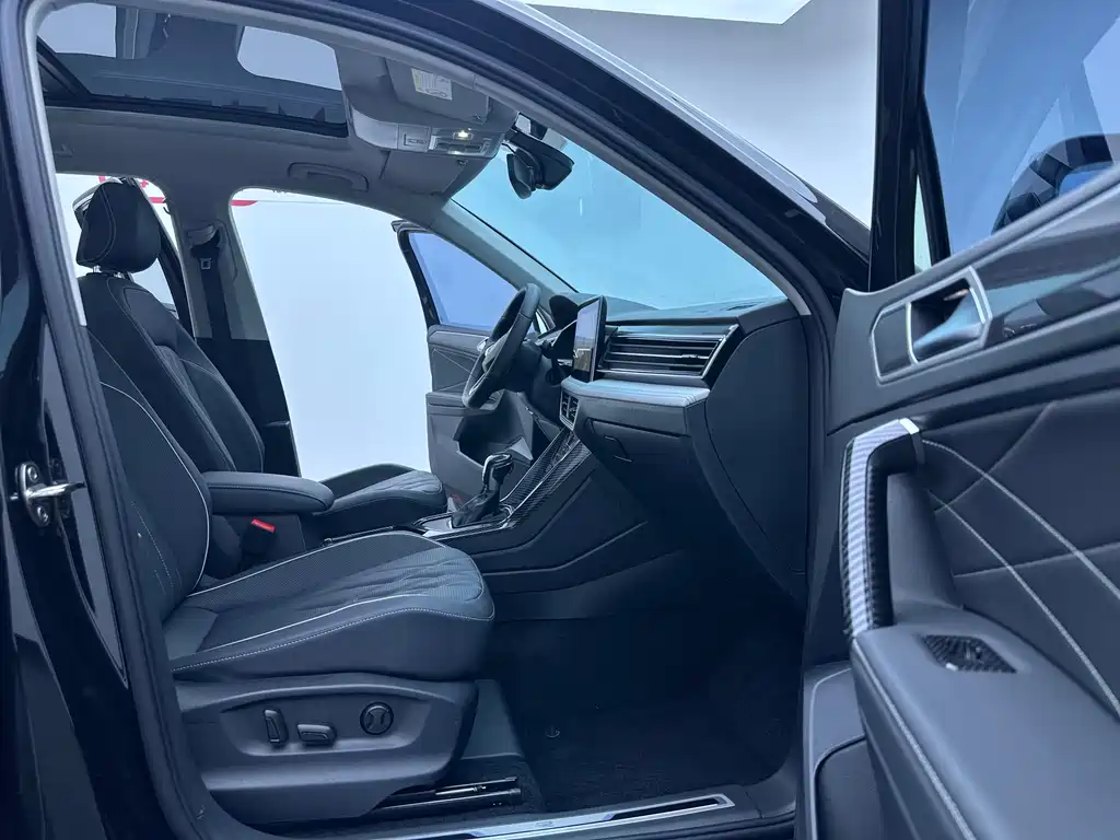 Volkswagen Tiguan L 2023 — фото 19