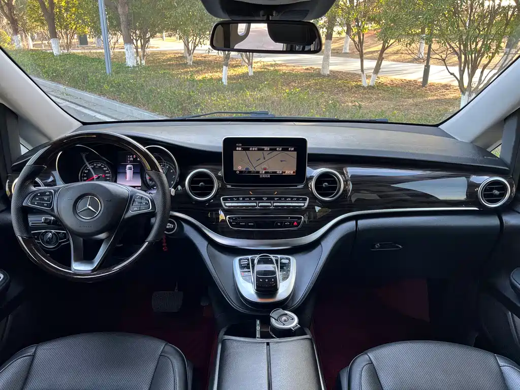 Mercedes-Benz V-Class 2019 — фото 11