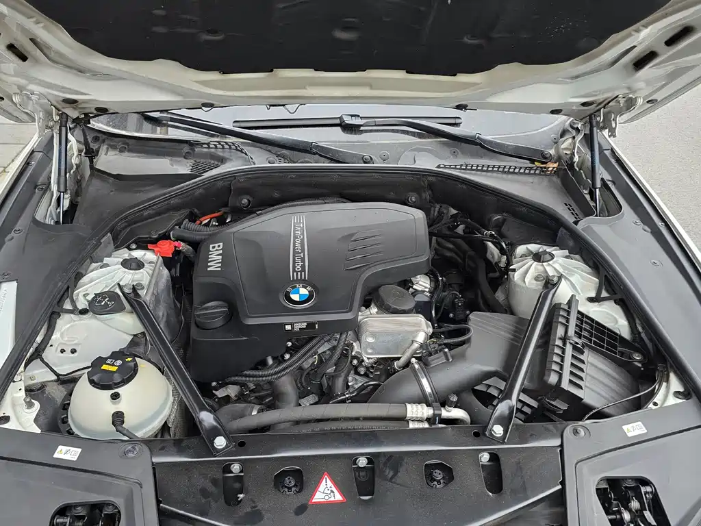 BMW 5 Series 2015 — фото 6