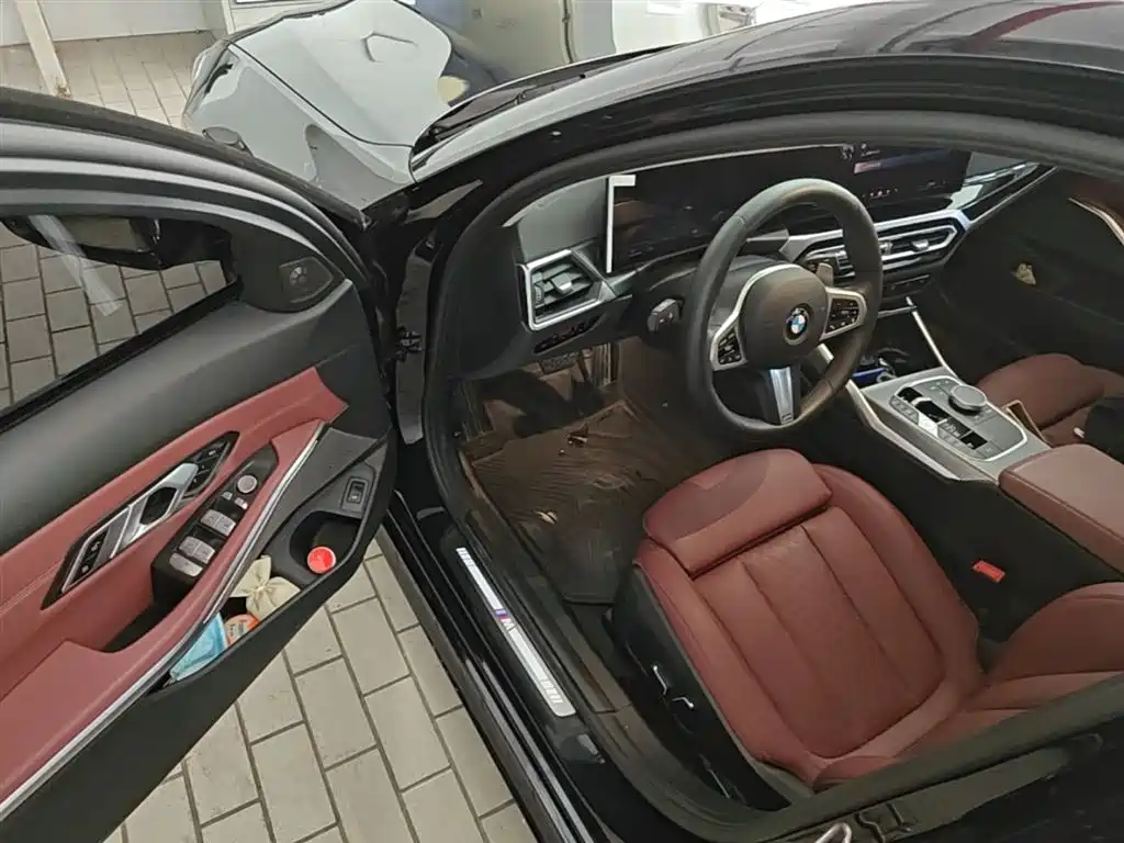BMW 3 Series 2025 — фото 16