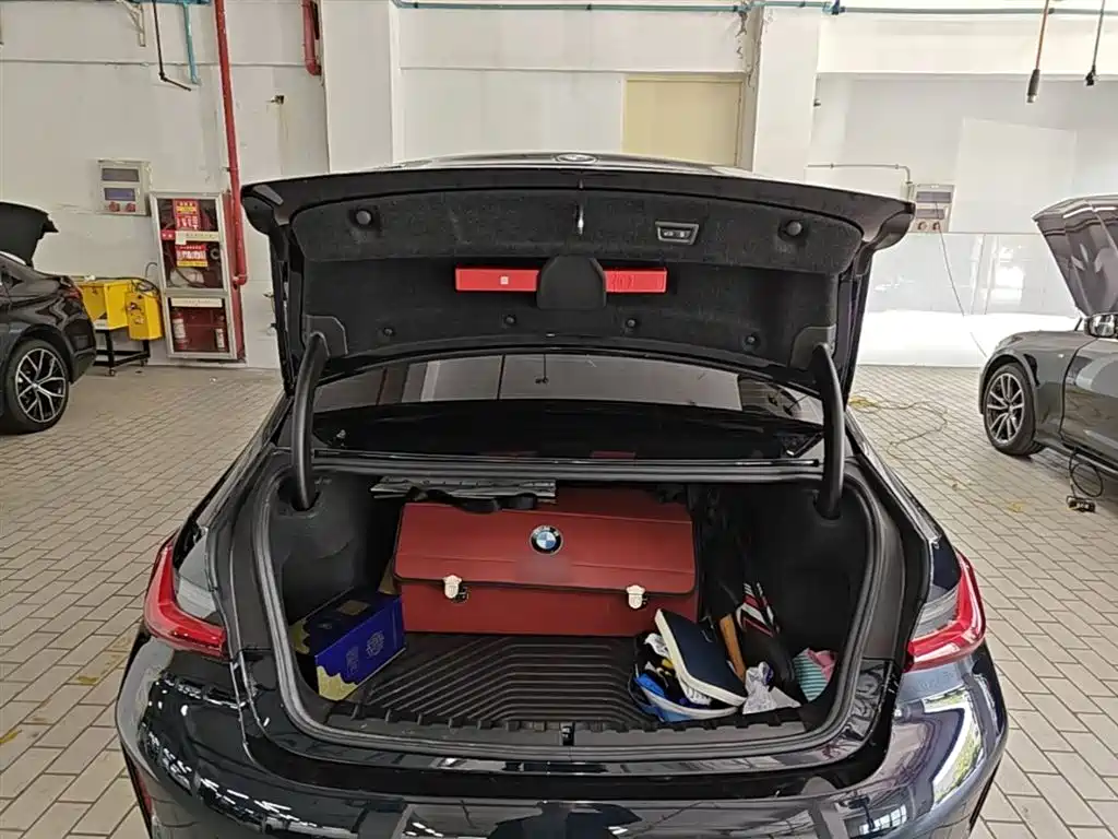 BMW 3 Series 2025 — фото 19