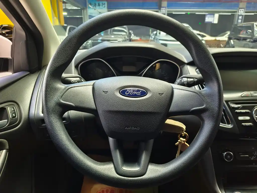 Ford Focus 2017 — фото 15