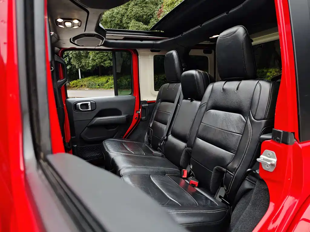 Jeep Wrangler 2020 — фото 19