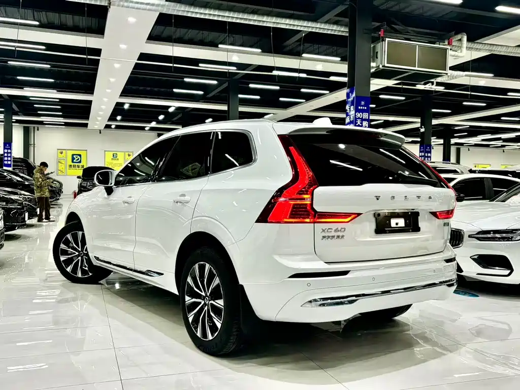Volvo XC60 2024 — фото 7