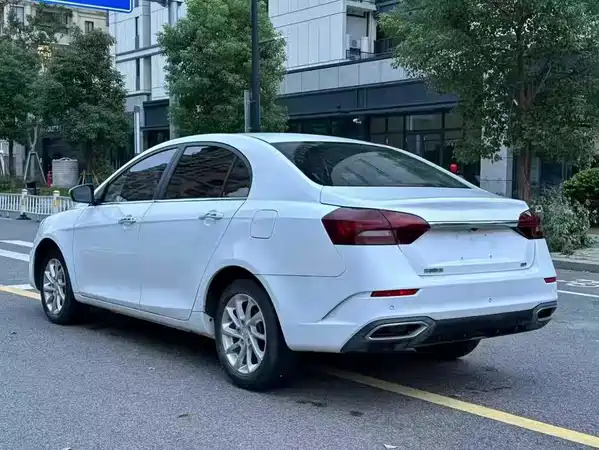 Geely Emgrand 2021
