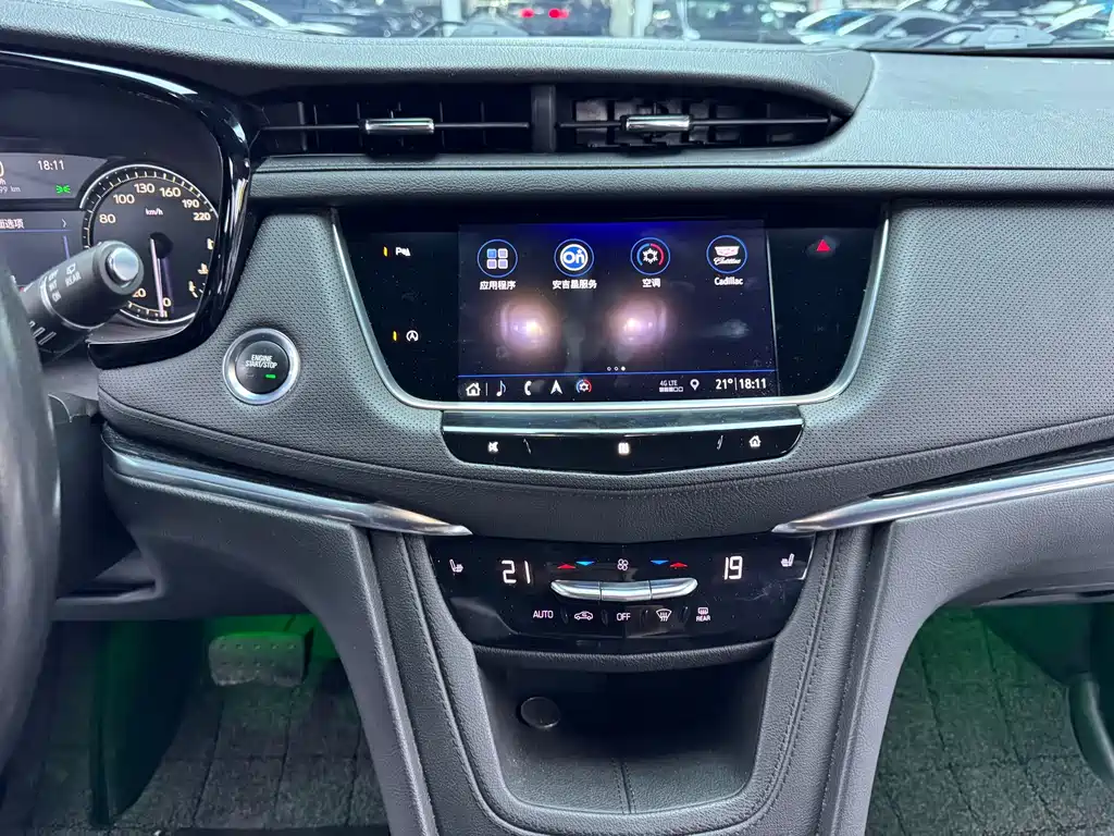 Cadillac XT5 2020 — фото 9