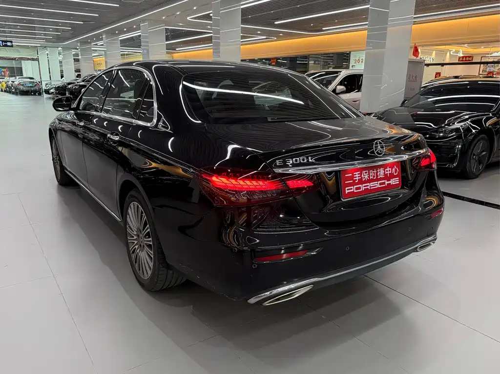 Mercedes-Benz E-Class 2022