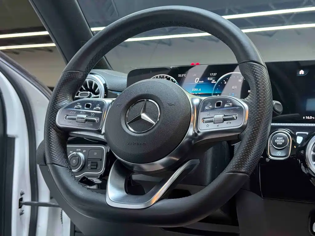Mercedes-Benz A-Class 2023 — фото 11