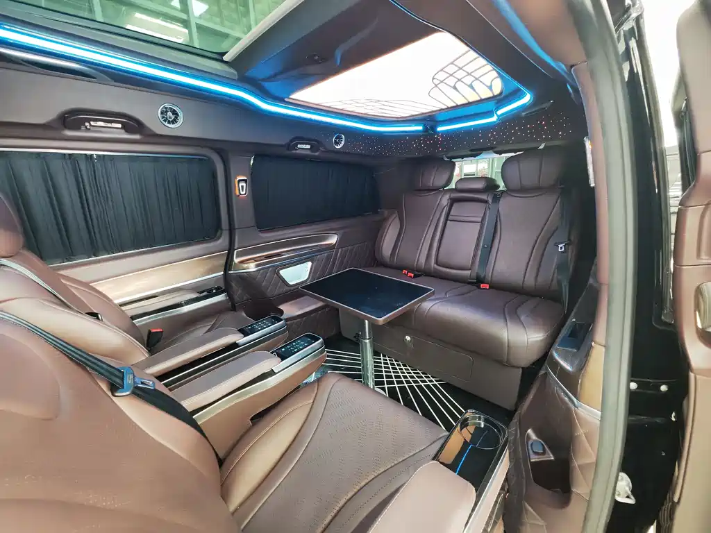 Mercedes-Benz V-Class 2022 — фото 27