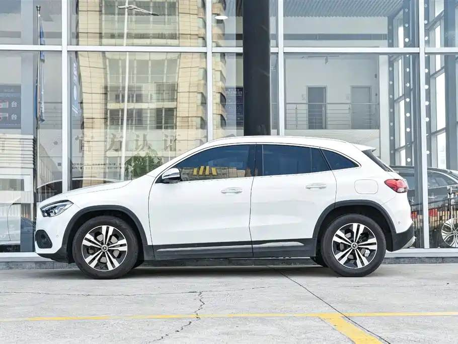 Mercedes-Benz GLA 2024 — фото 3